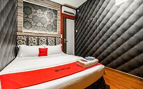 RedDoorz Plus near Nagoya Hill Batam 6